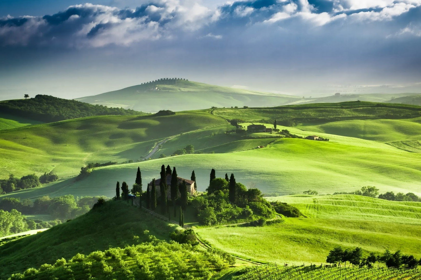 Un tuffo nel passato col treno a vapore nei meravigliosi paesaggi lungo la Val D’Orcia e Crete senesi