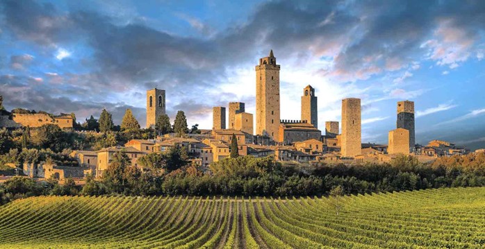 Viaggio lungo la Via Francigena. San Gimignano Monteriggioni…e lo storico treno a vapore per Montalcino